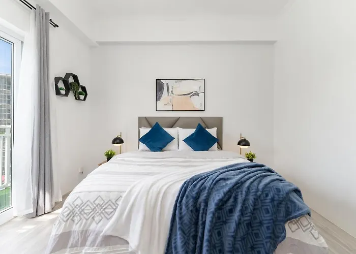 Amani Grand #332, Near Mactan Airport,fast Wifi, Netflix & Pool Apartment *