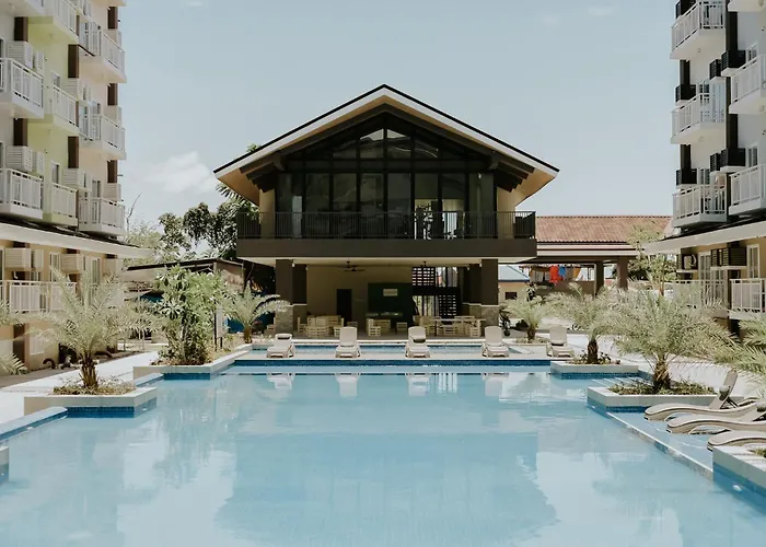 Amani Grand #332, Near Mactan Airport,fast Wifi, Netflix & Pool Apartment